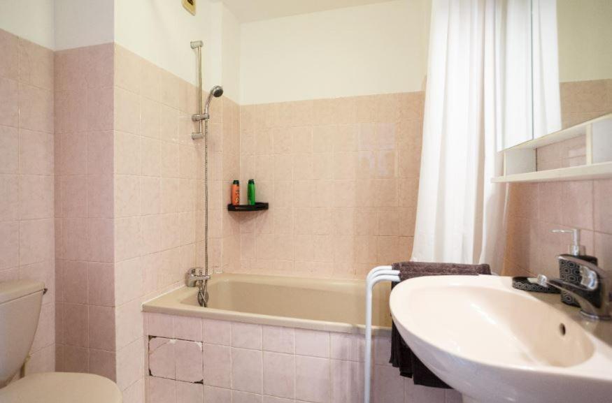 Appartement Cozy: 10/15 Min Des Champs Elysee Sartrouville Luaran gambar